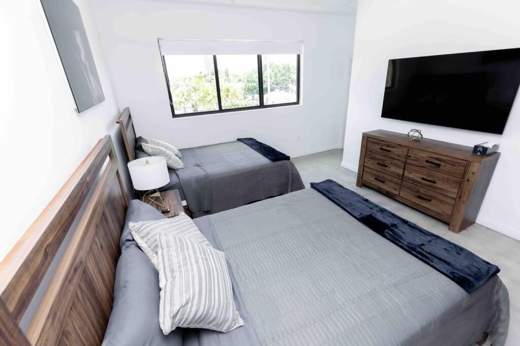 Huge 4 Bedroom Townhouse W/ Private Rooftop & Bbq Miami Exterior photo